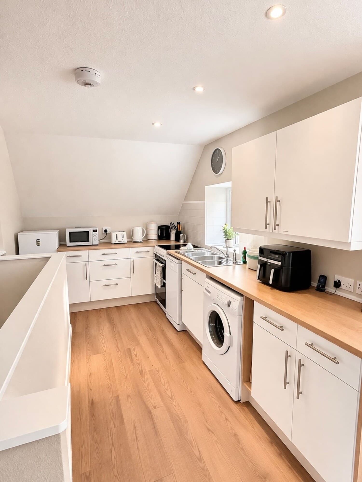 The well-equipped kitchen
